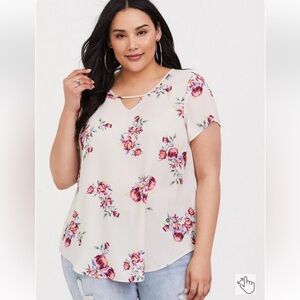 Torrid Georgette Keyhole Short Sleeve Floral Blouse